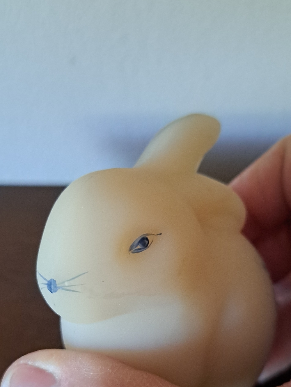 Vtg Fenton Custard Glass Bunny Hand Painted Rabbit L. Clevenger - Picture 9 of 9